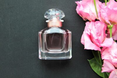 Top perfumes de mujer ideales para usar a diario: fragancias frescas y duraderas