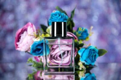 Íconos atemporales: 5 Perfumes clásicos de mujer que marcaron la historia