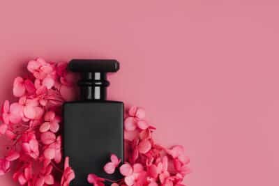 La elegancia de la serenidad: 5 Perfumes femeninos con base de lavanda