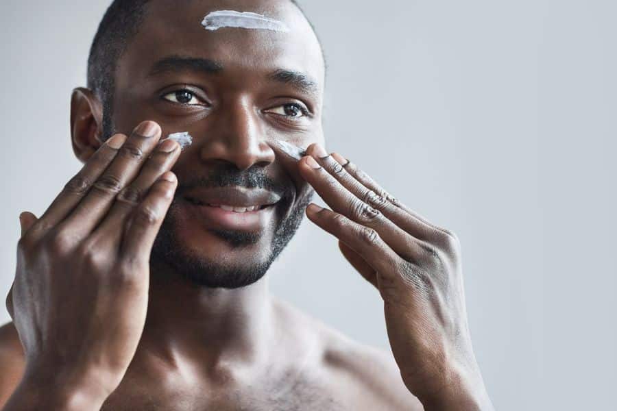 Cuidado facial hidratante masculino