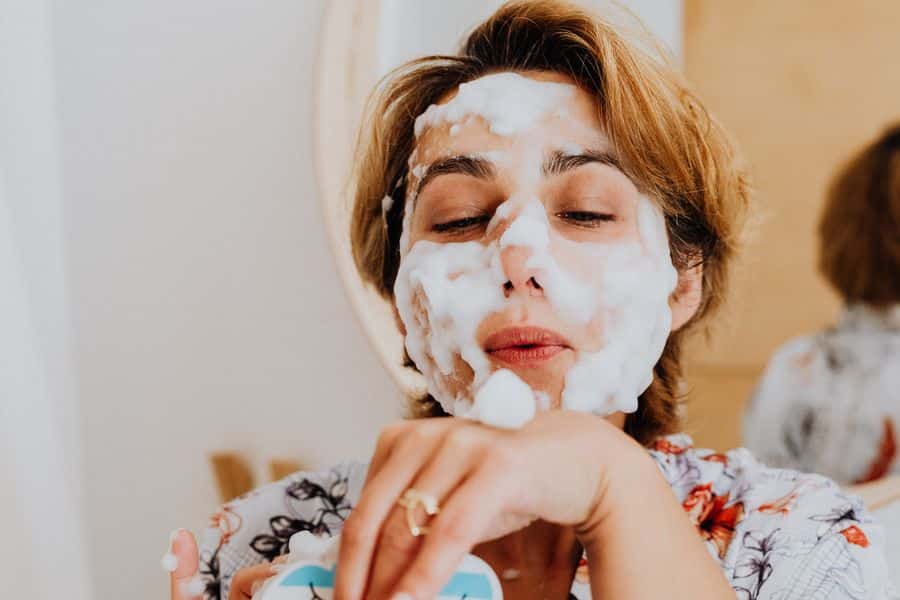 Doble limpieza facial con espuma