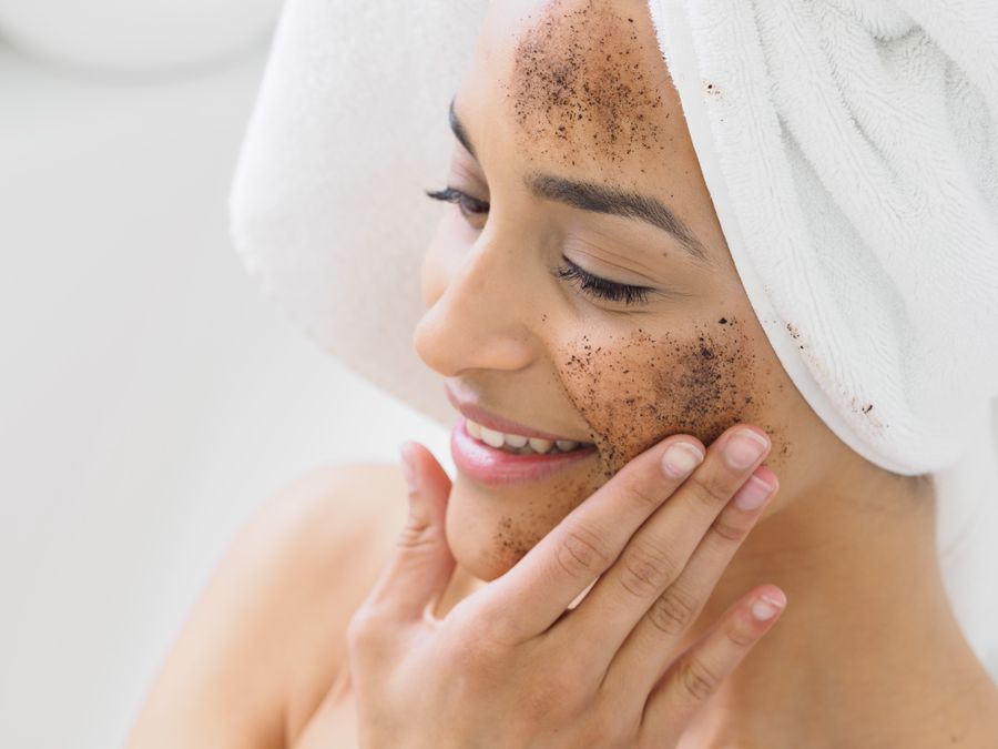 Exfoliante físico con café para piel saludable