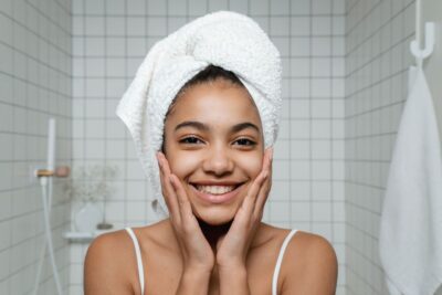 ¿Cómo armar una rutina facial segura, simple y efectiva para la piel adolescente?