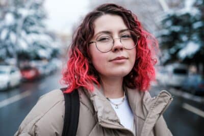 Cómo cuidar el cabello teñido: tratamientos, consejos y productos clave