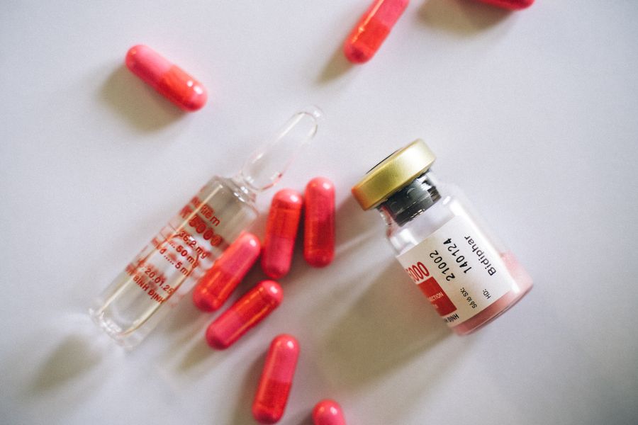 Ampolletas y cápsulas médicas para tratamiento