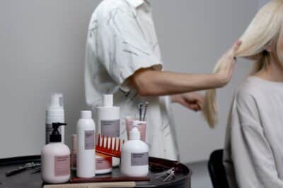 Diferencias entre ampolletas y sérum capilar: usos y beneficios para cuidar el cabello